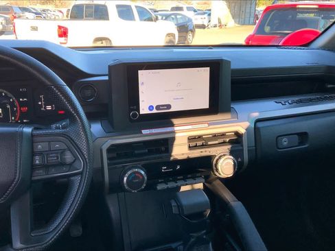 Used 2025 Toyota Tacoma SR5 image 7