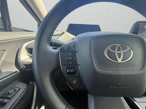 Used 2025 Toyota Prius LE FWD image 18