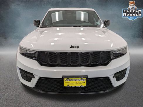 Used 2023 Jeep Grand Cherokee Altitude image 2