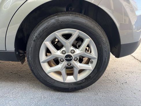 Used 2025 Kia Soul LX w/ LX Technology Package FWD image 27