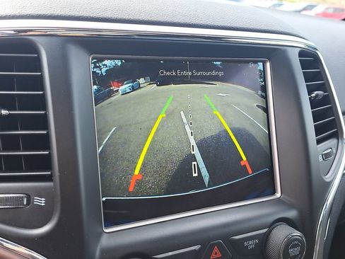 Used 2018 Jeep Grand Cherokee Limited w/ Luxury Group II image 23