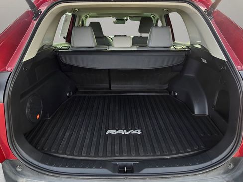 Used 2021 Toyota RAV4 XLE Premium image 30