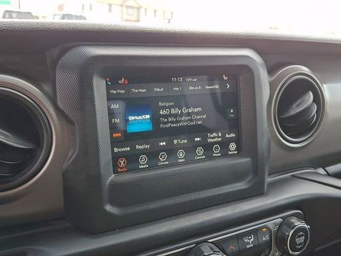 Used 2022 Jeep Gladiator Sport AWD/4WD image 3