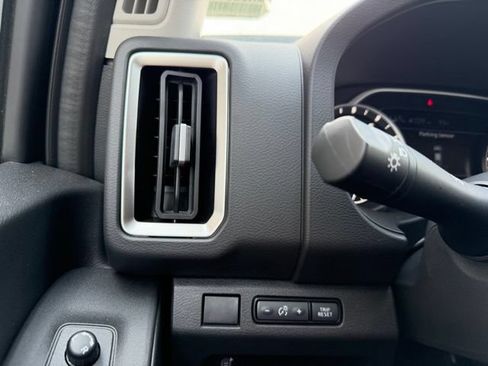 Certified 2025 Nissan Frontier SV RWD image 24
