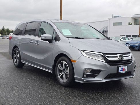 Used 2018 Honda Odyssey Touring image 1