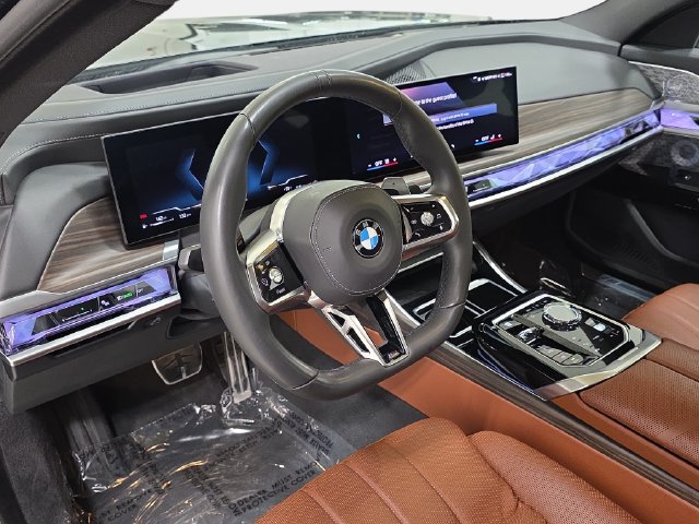 Certified 2025 BMW 760i xDrive AWD/4WD image 13