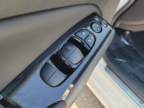 New 2025 Nissan Altima 2.5 SR image 18