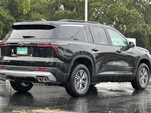 New 2026 Chevrolet Traverse LT w/ Driver Confidence Package AWD/4WD image 3