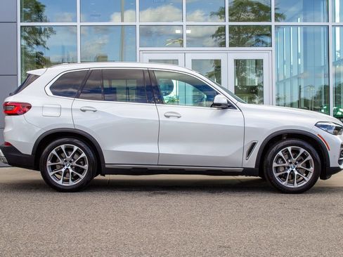 Used 2023 BMW X5 xDrive40i w/ Premium Package AWD/4WD image 4