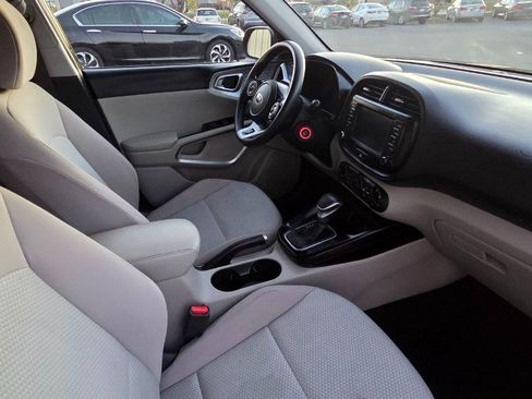 Used 2020 Kia Soul LX image 10