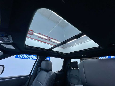 Used 2025 Toyota Tundra Platinum AWD/4WD image 42