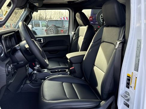 New 2026 Jeep Gladiator Sport AWD/4WD image 9