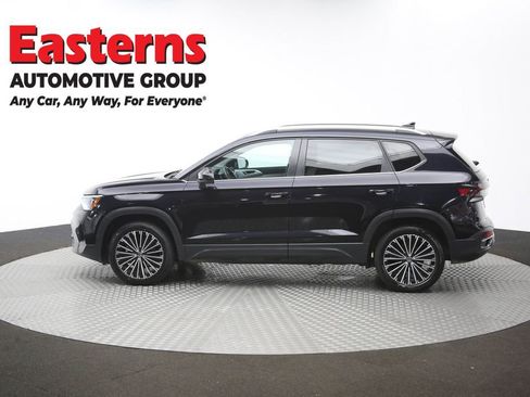 Used 2025 Volkswagen Taos SE FWD image 62