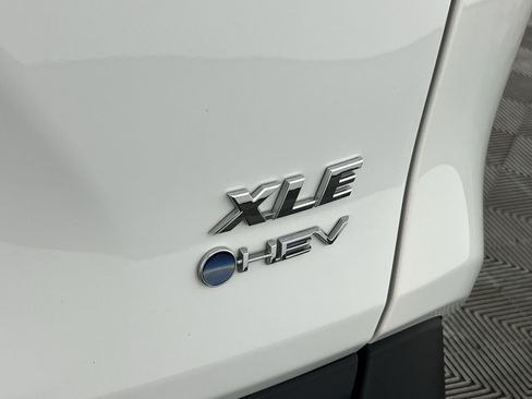 Used 2025 Toyota RAV4 XLE AWD/4WD image 27