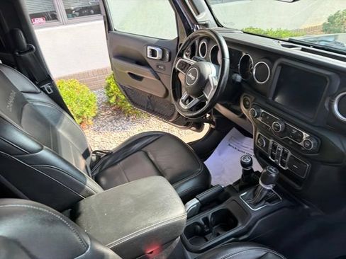 Used 2020 Jeep Wrangler Unlimited Sahara AWD/4WD image 17