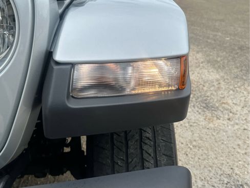 Used 2023 Jeep Gladiator Overland image 9