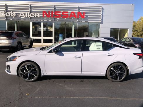 New 2025 Nissan Altima 2.5 SR w/ SR Premium Package image 11