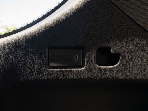 New 2025 Chevrolet Suburban LS image 32