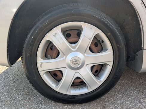 Used 2009 Toyota Matrix FWD image 25