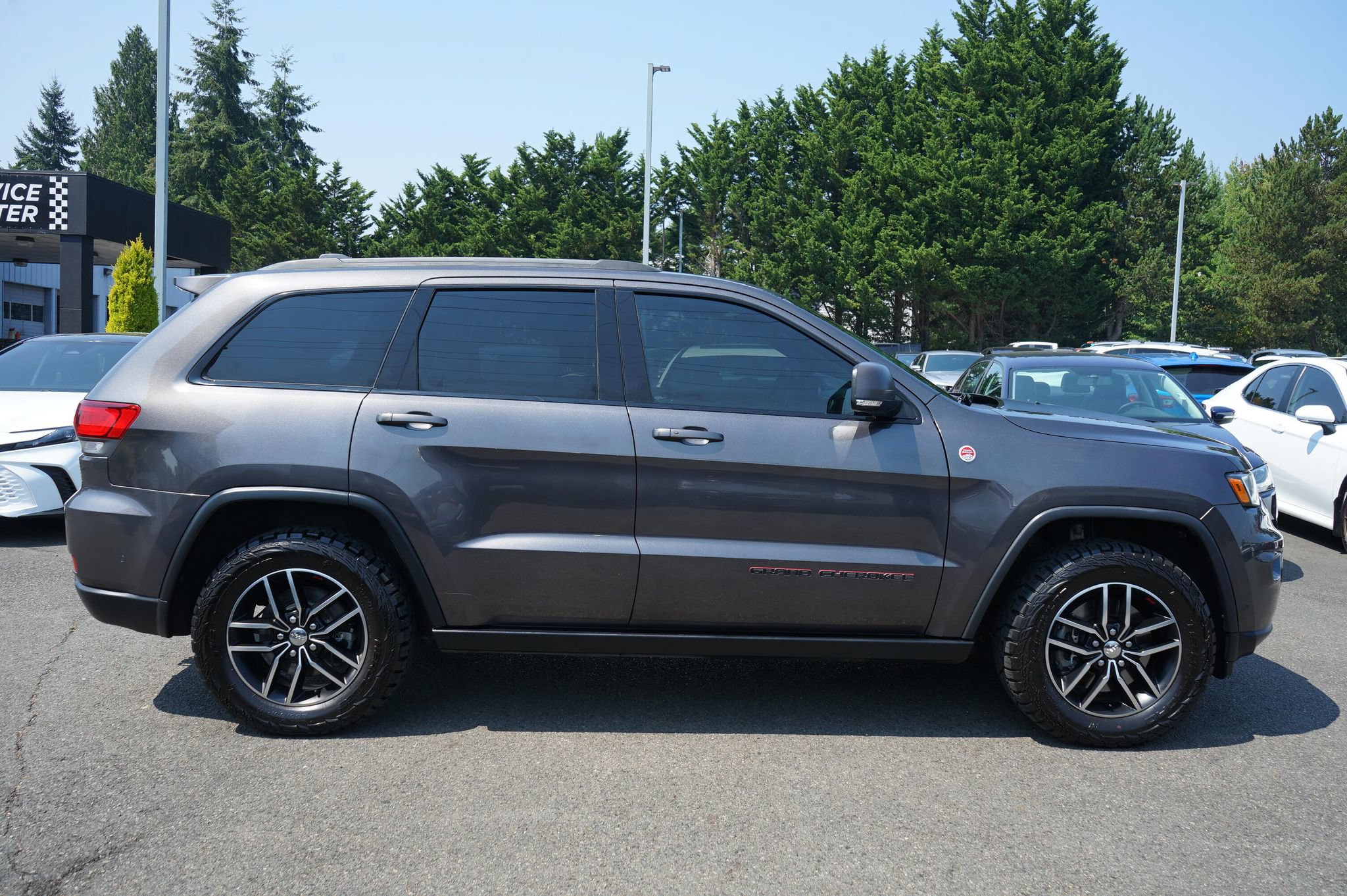 Used 2018 Jeep Grand Cherokee Trailhawk w/ Trailhawk Luxury Group AWD/4WD image 7
