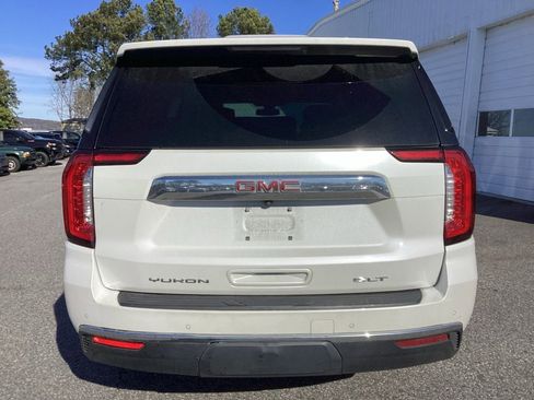 Certified 2022 GMC Yukon SLT w/ SLT Premium Package image 3
