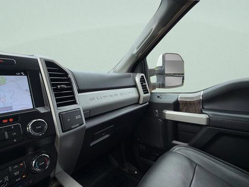 Used 2019 Ford F250 Lariat w/ Lariat Value Package AWD/4WD image 13