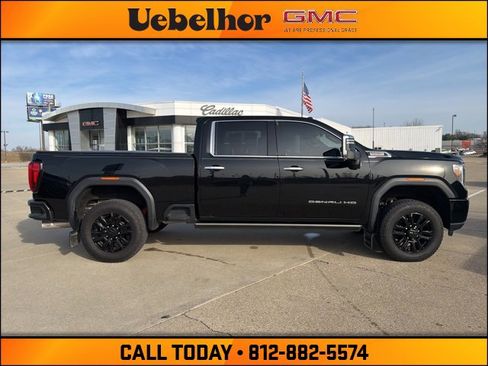 Used 2021 GMC Sierra 2500 Denali w/ Denali Black Diamond Edition image 3