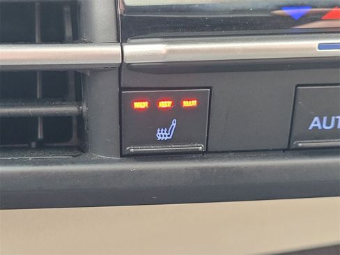 Used 2021 Toyota Sienna XLE image 22