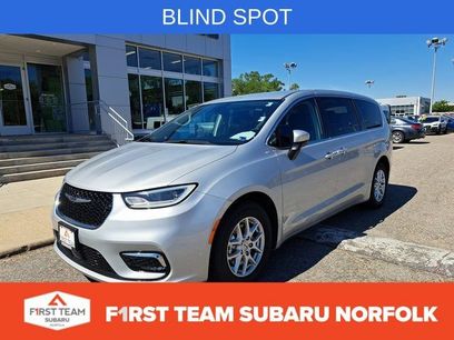 Used 2023 Chrysler Pacifica Touring-L