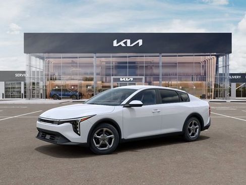 New 2026 Kia K4 LXS FWD image 3