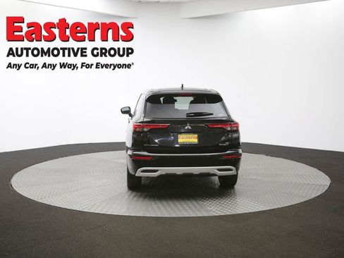 Used 2023 Mitsubishi Outlander SE image 37