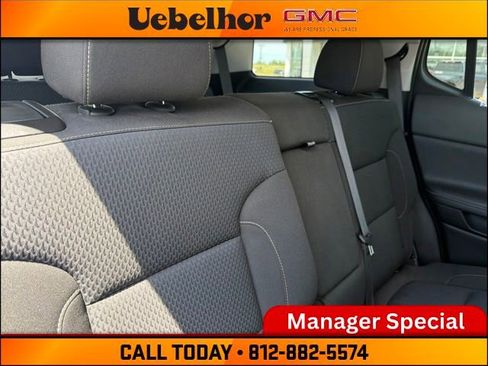 Used 2023 GMC Acadia SLE w/ Driver Convenience Package FWD image 4