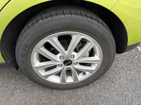 Used 2018 Kia Soul + FWD image 7