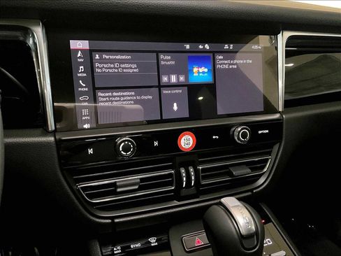 New 2026 Porsche Macan image 16