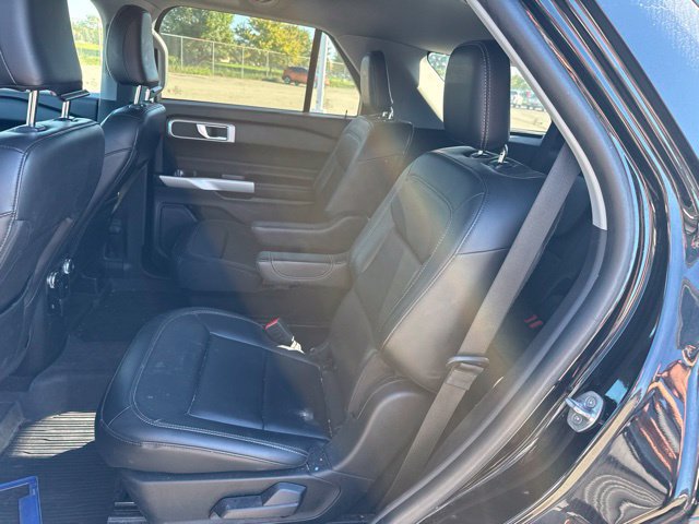 Used 2022 Ford Explorer XLT w/ Equipment Group 202A AWD/4WD image 8