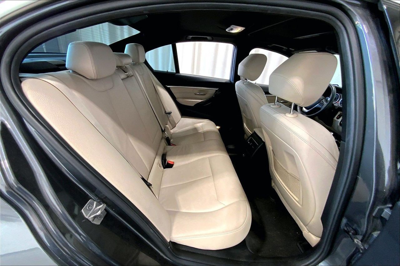 Used 2018 BMW 330i Sedan RWD image 25