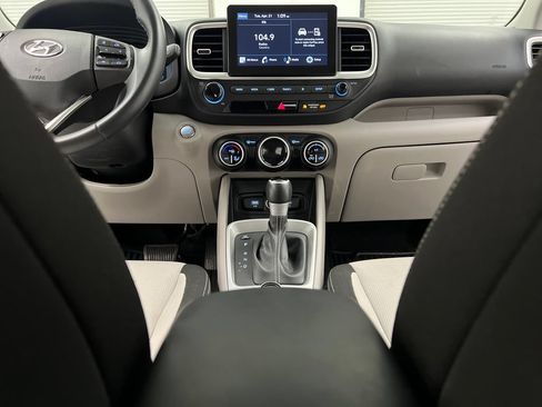 Used 2025 Hyundai Venue SEL FWD image 43