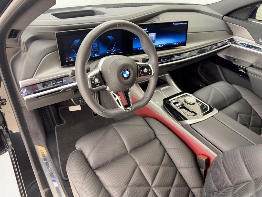Used 2025 BMW 740i w/ Premium Package RWD image 4