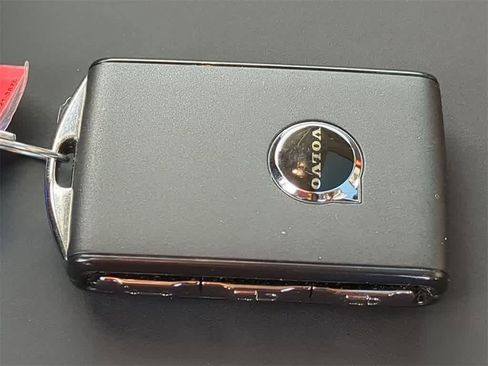 New 2026 Volvo XC90 B6 Plus w/ Protection Package Premier image 34