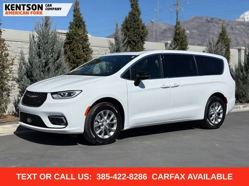 Used 2026 Chrysler Pacifica Limited AWD/4WD image 1