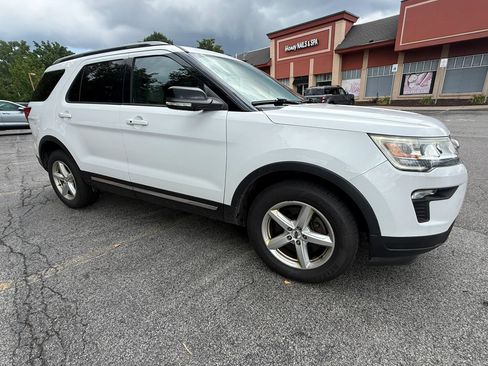 Used 2018 Ford Explorer XLT w/ Equipment Group 201A FWD image 2