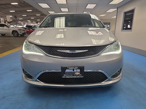 Used 2020 Chrysler Pacifica Limited FWD image 19