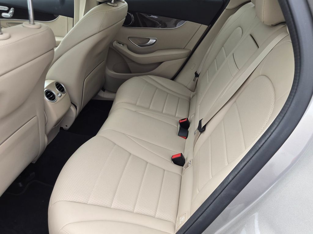 Used 2022 Mercedes-Benz GLC 300 image 10