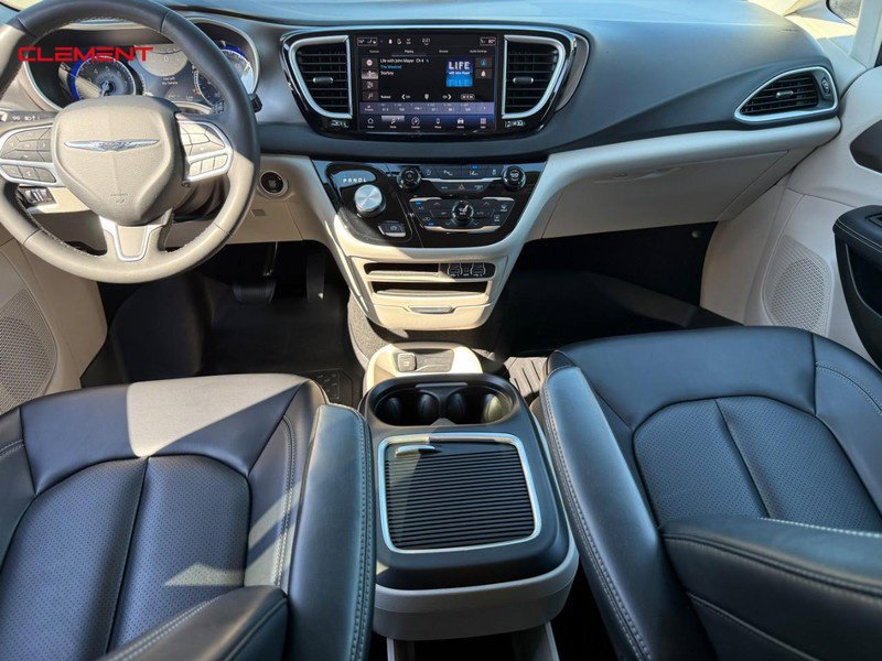 Used 2023 Chrysler Pacifica Touring-L FWD image 14