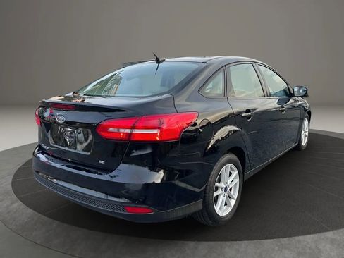 Used 2018 Ford Focus SE w/ Cold Weather Package image 12