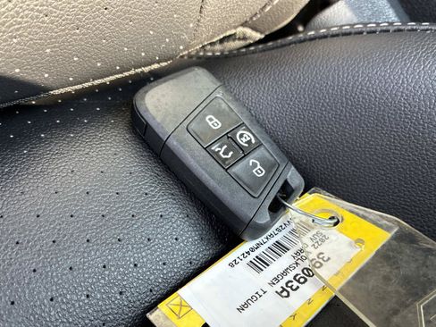 Used 2022 Volkswagen Tiguan SE AWD/4WD image 10