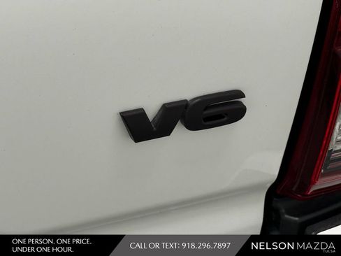 Used 2018 Toyota Tacoma TRD Sport w/ Technology Package AWD/4WD image 17