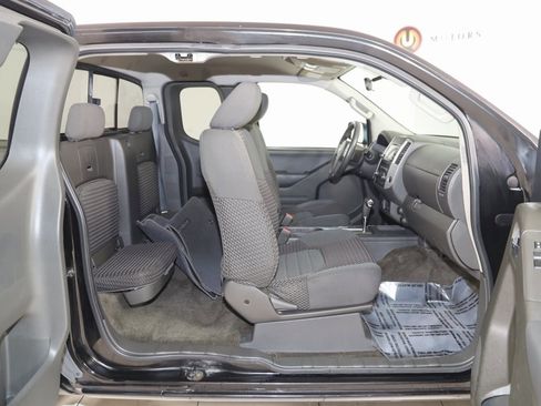 Used 2015 Nissan Frontier SV image 11