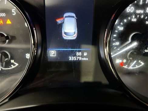 Used 2020 Nissan Rogue Sport S image 12