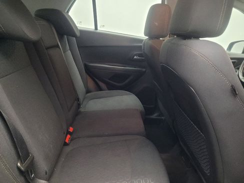 Used 2020 Chevrolet Trax LS FWD image 19